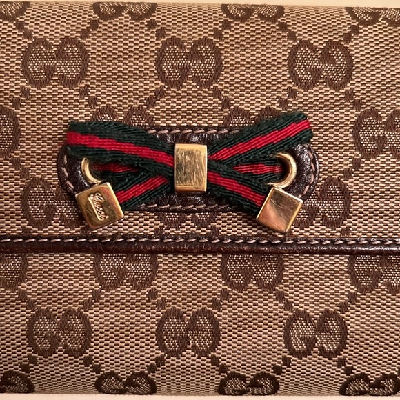 Meet your Posher, Andrea - Picture 1 of 1